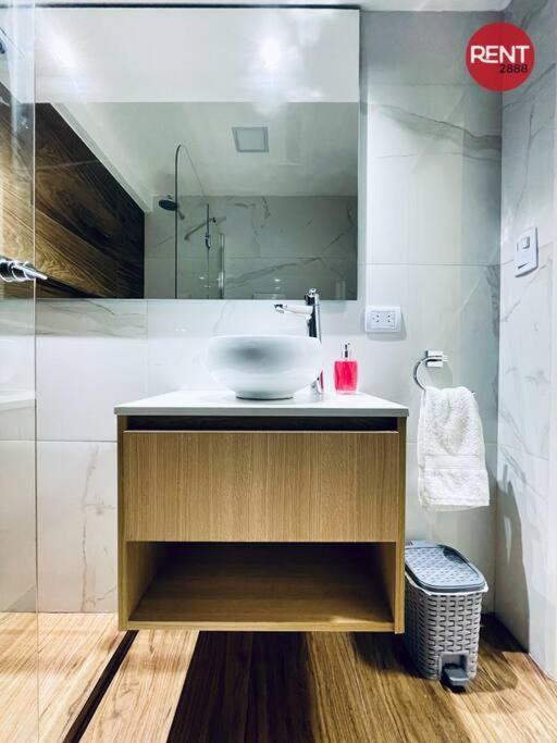 Rent Doblas Apartment *