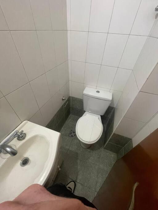 Departamento Sobre Av. Rivadavia Apartment *