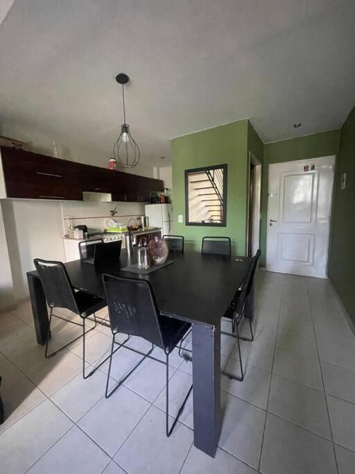 Departamento Sobre Av. Rivadavia Apartment *