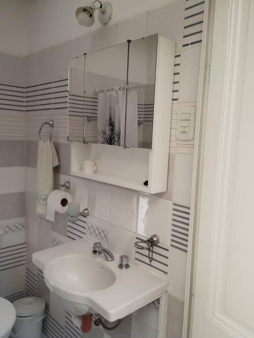 Casa En Crespo/ Palermo, Para 4 Personas.