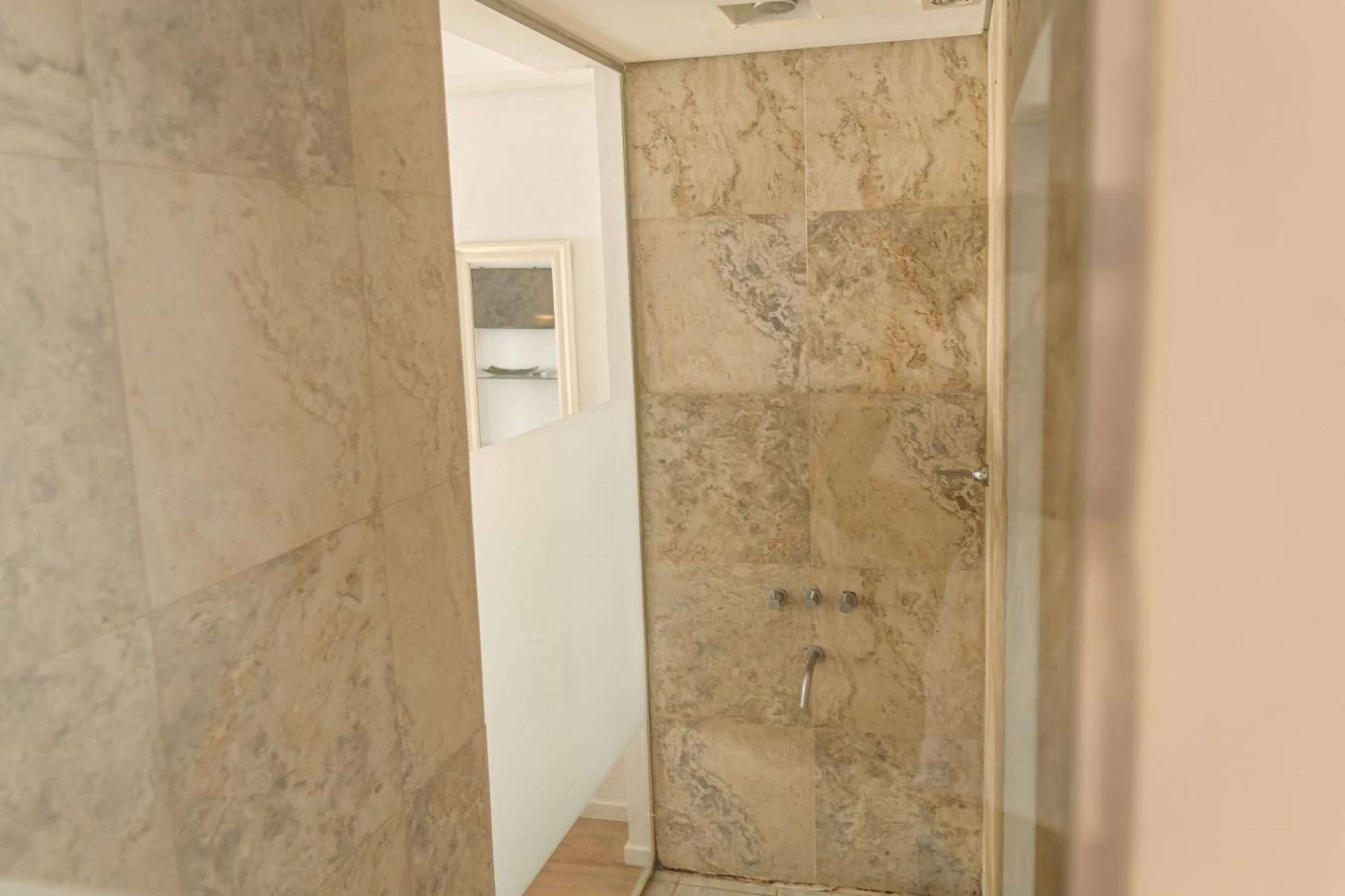 Bens Downtown Apartment *