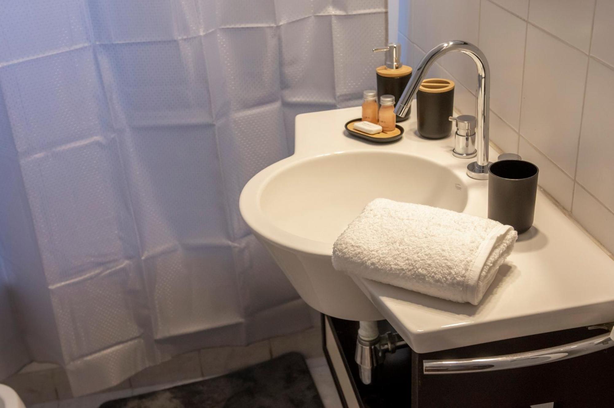 Fliphaus Thames 2100 - 2 Bd In Palermo Soho Apartment Buenos Aires