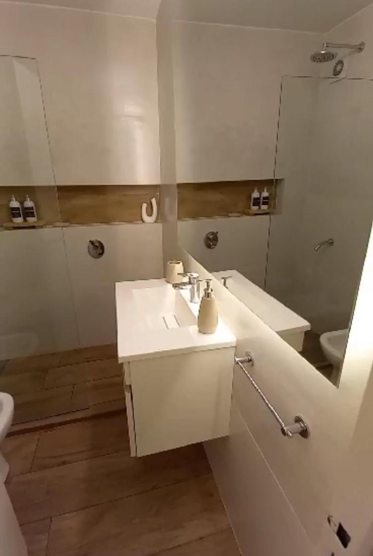 Modern 2 Bedroom At Recoleta Apartment
