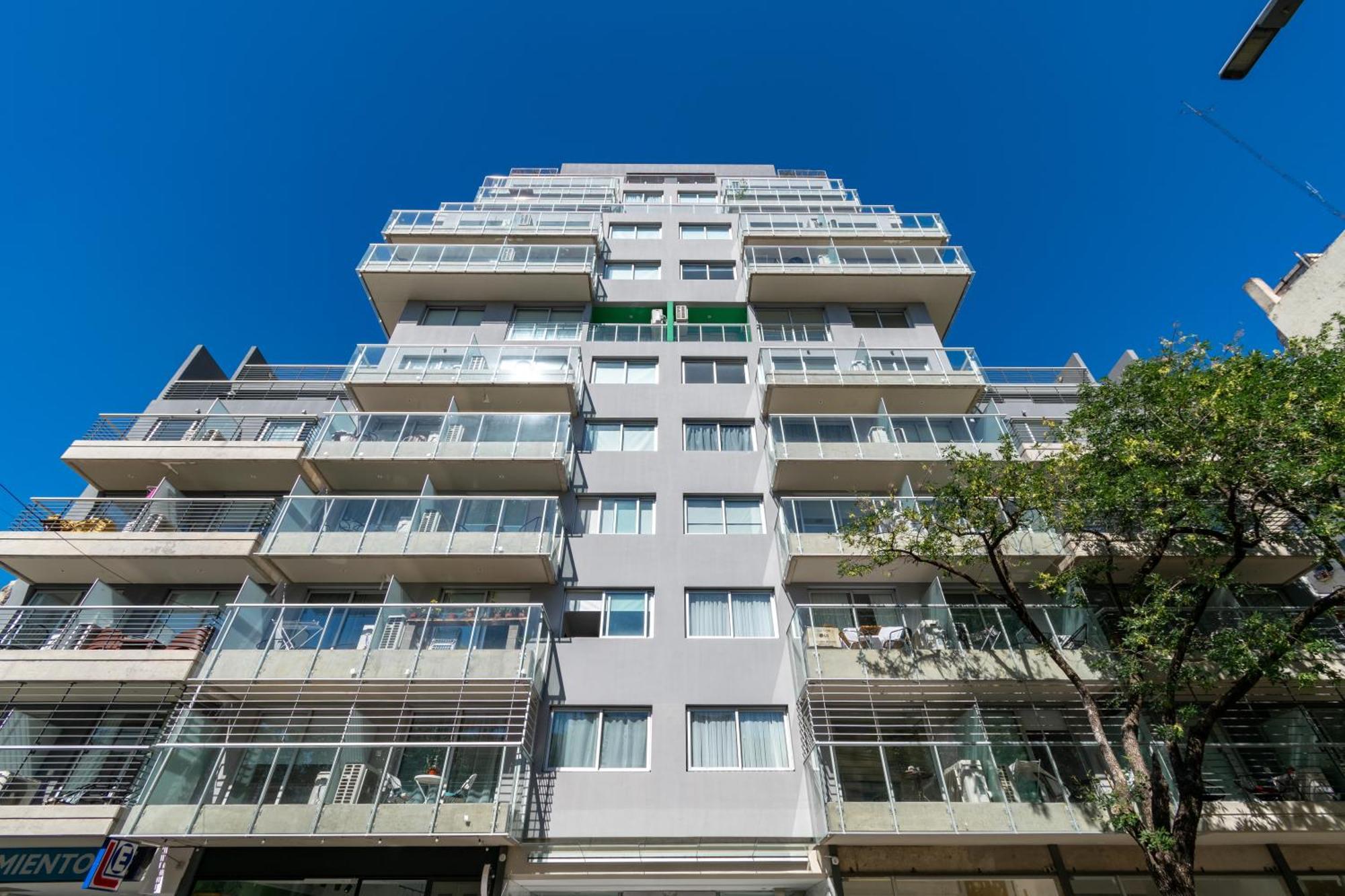 Apartment Rawson Park A Media Cuadra Del Hospital Italiano By Debarrio Aparts *