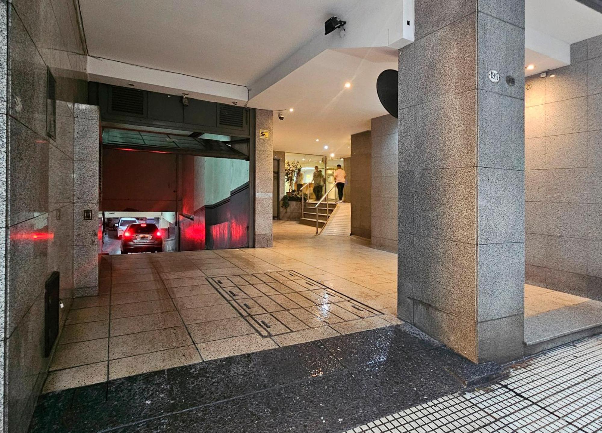 Apartamento Monoambiente Con Balcon Y Cochera Privada - Tv 50