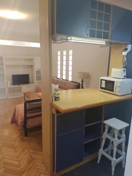 Monoambiente Amplio Y Luminoso Muy Cerca De Universidades Y Sanatorios. Apartment Buenos Aires