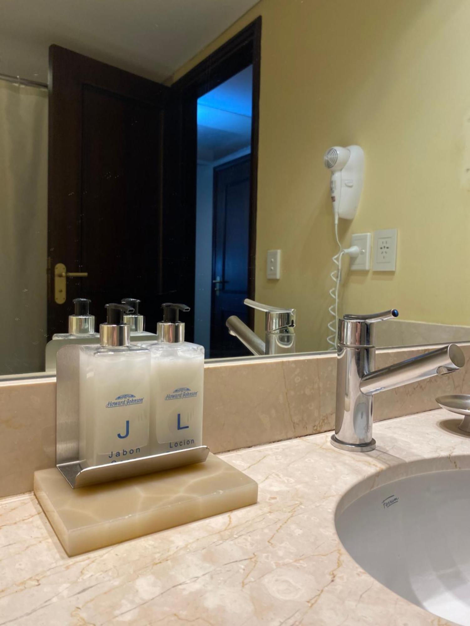Hotel Howard Johnson Plaza By Wyndham Florida Street Buenos Aires