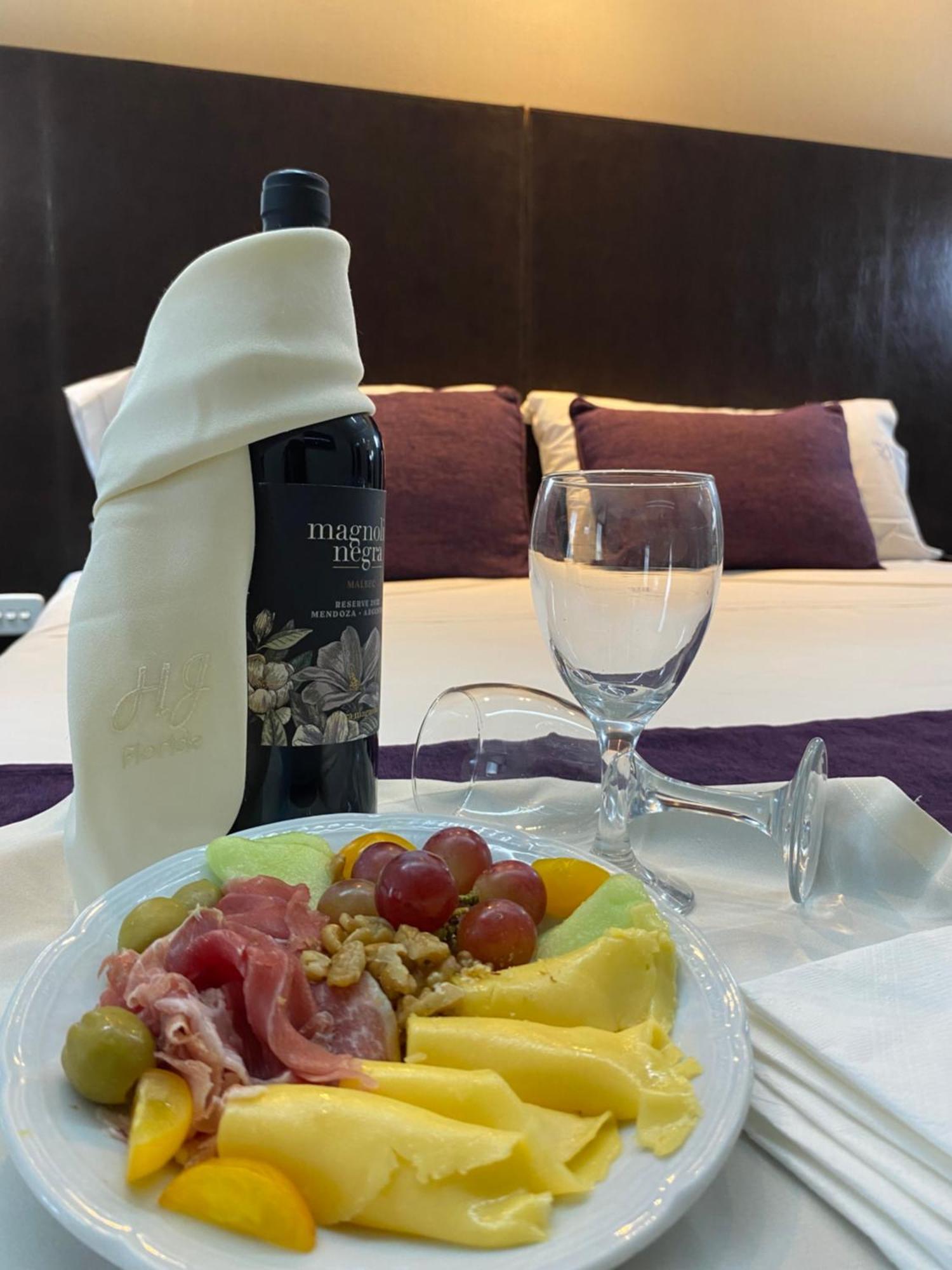 Howard Johnson Plaza By Wyndham Florida Street 4*