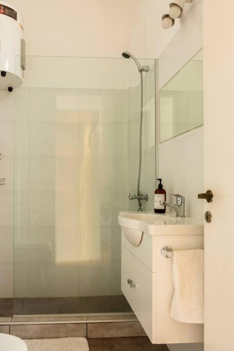 Apartamento Chic En Recoleta. Sol, Calidez Y Ubicacion.