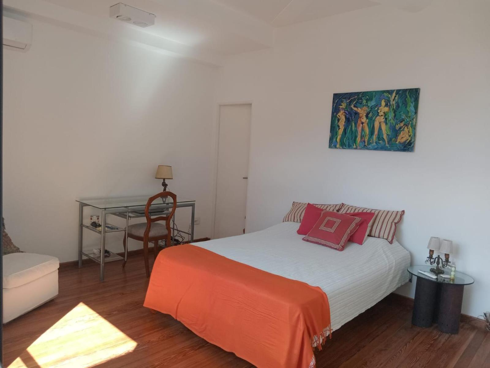 Homestay Con Bano Uso Exclusivo En Casa Compartida En Primer Piso Por Escalera *