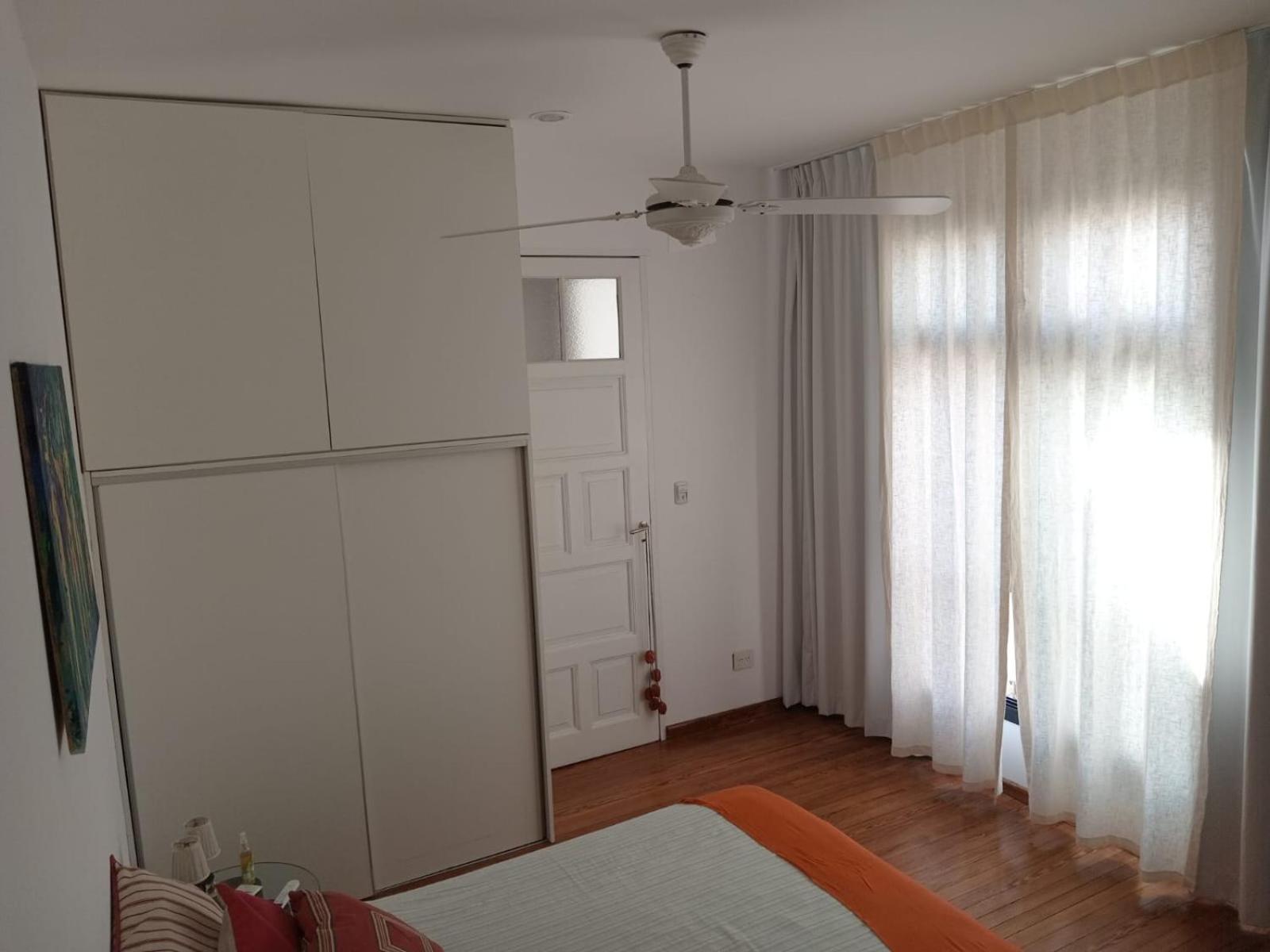 Con Bano Uso Exclusivo En Casa Compartida En Primer Piso Por Escalera Homestay