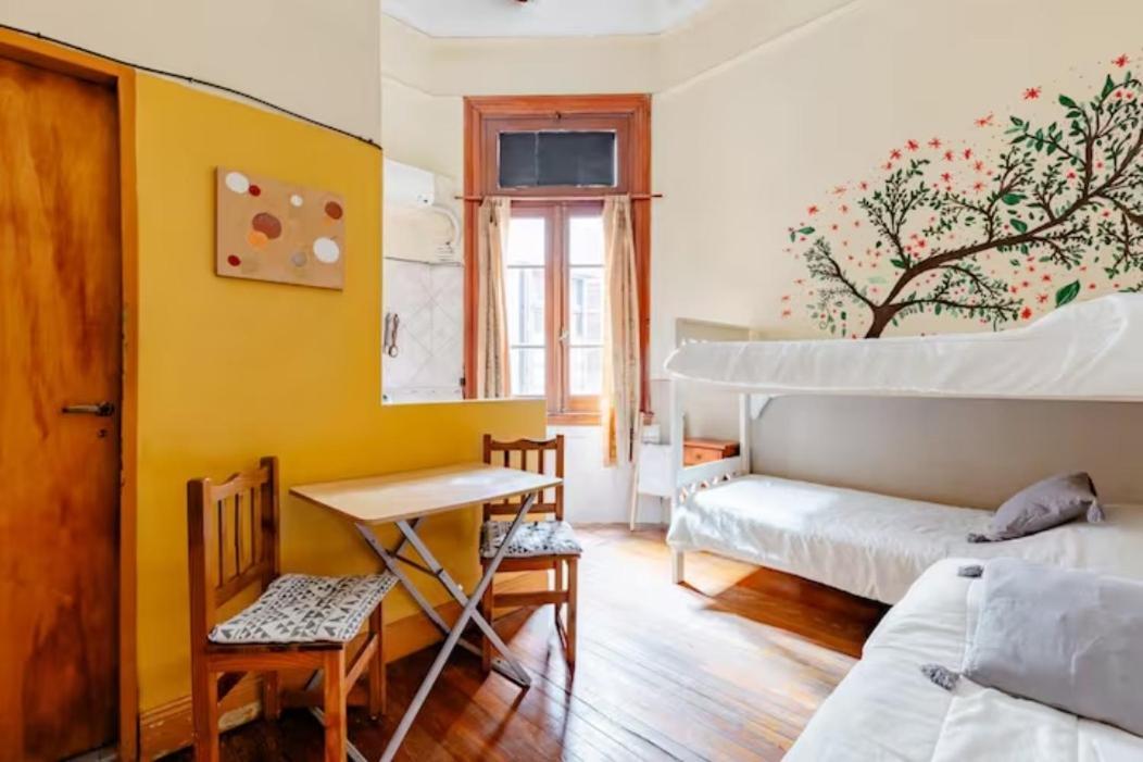 Hostel Dante Y Compania
