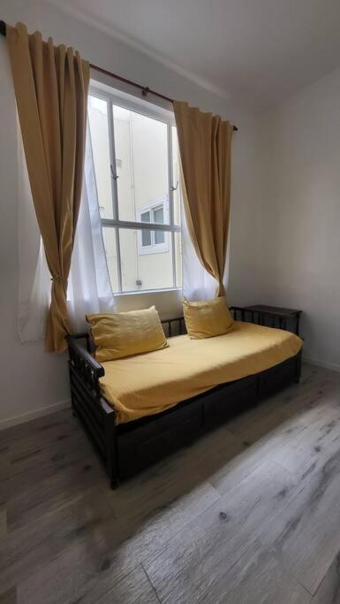 Apartamento Departamento En Glamourosa Calle, 1 Dormitorio