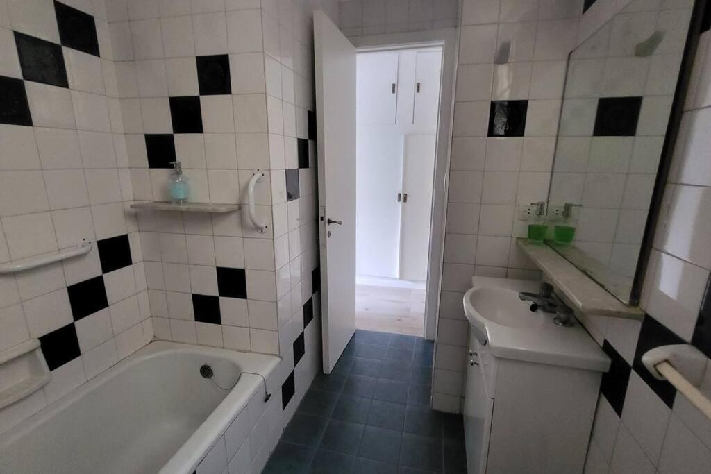 Apartamento Departamento En Glamourosa Calle, 1 Dormitorio