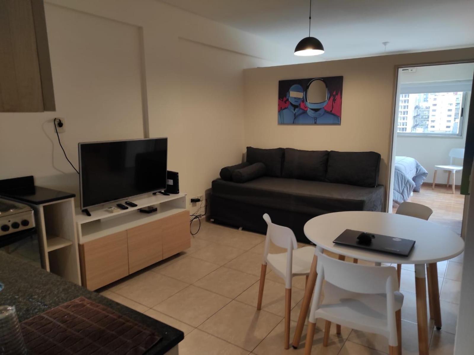 Serrano Suites: Modern Comfort Near Movistar Arena Apartment