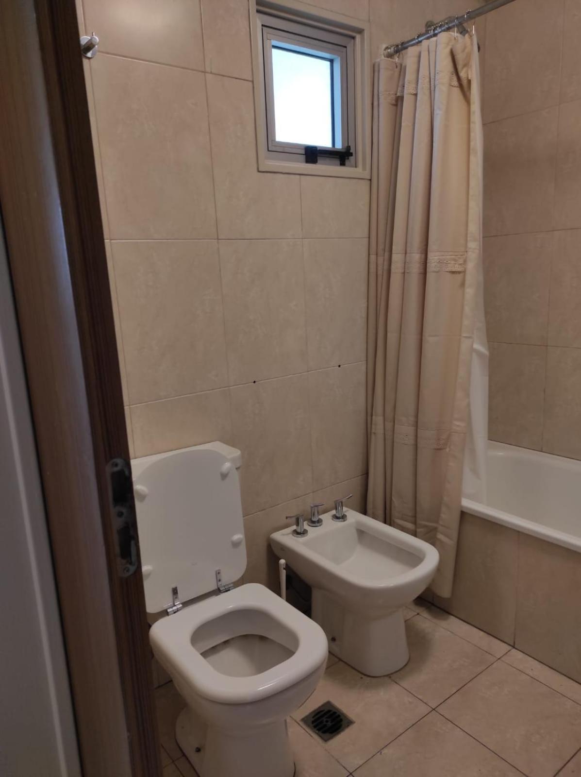 Serrano Suites: Modern Comfort Near Movistar Arena *