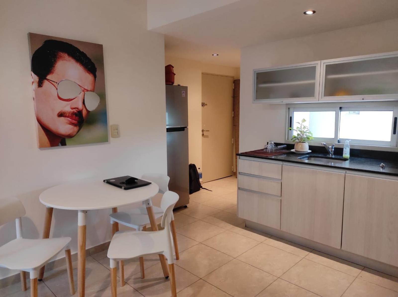 Serrano Suites: Modern Comfort Near Movistar Arena Apartment