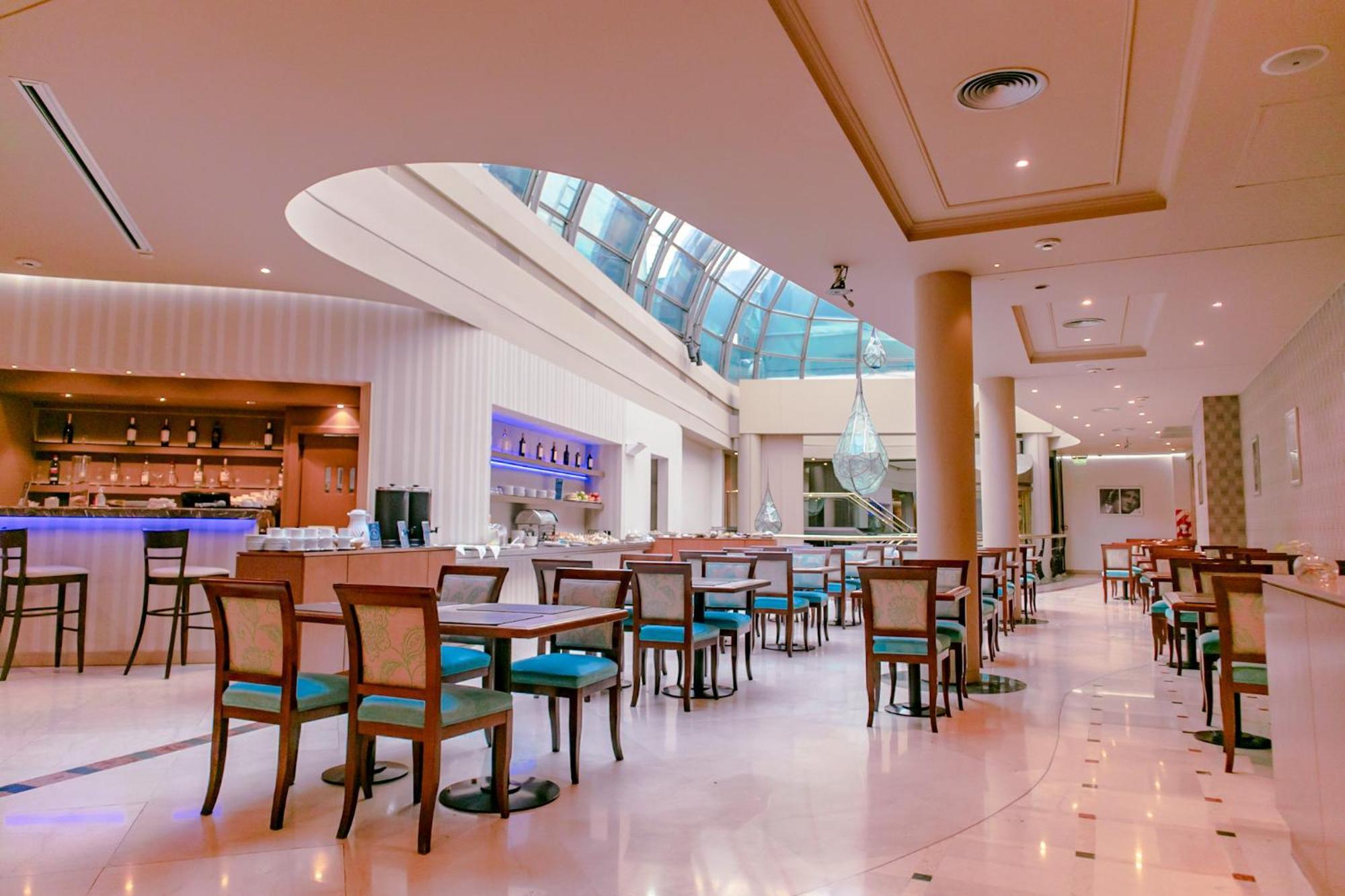 Howard Johnson Plaza By Wyndham Florida Street Hotel
