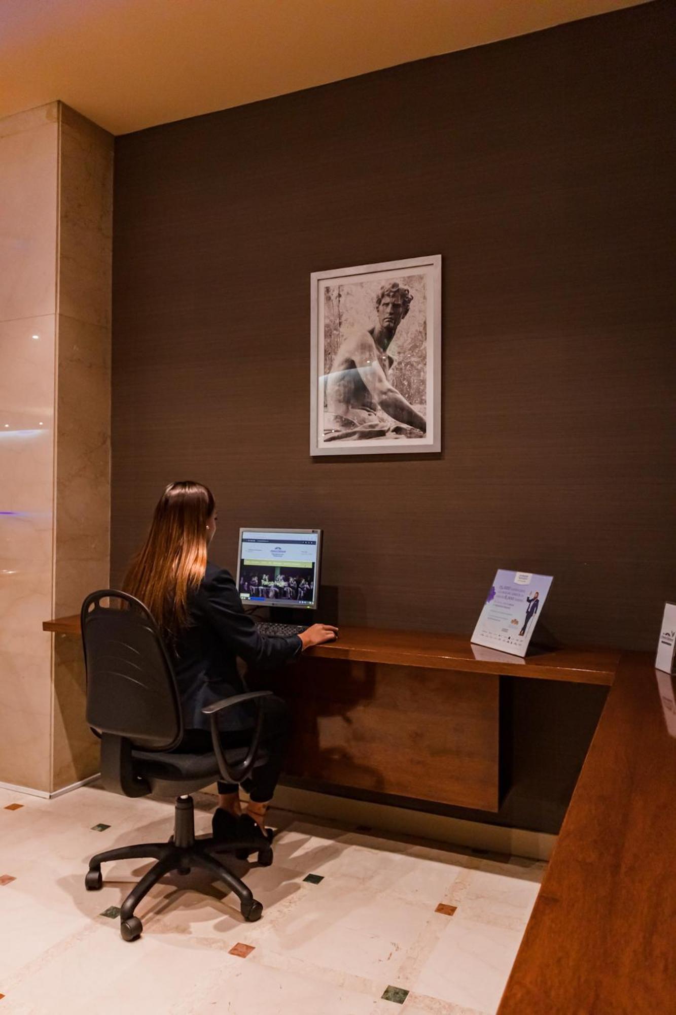 Howard Johnson Plaza By Wyndham Florida Street Hotel 4*