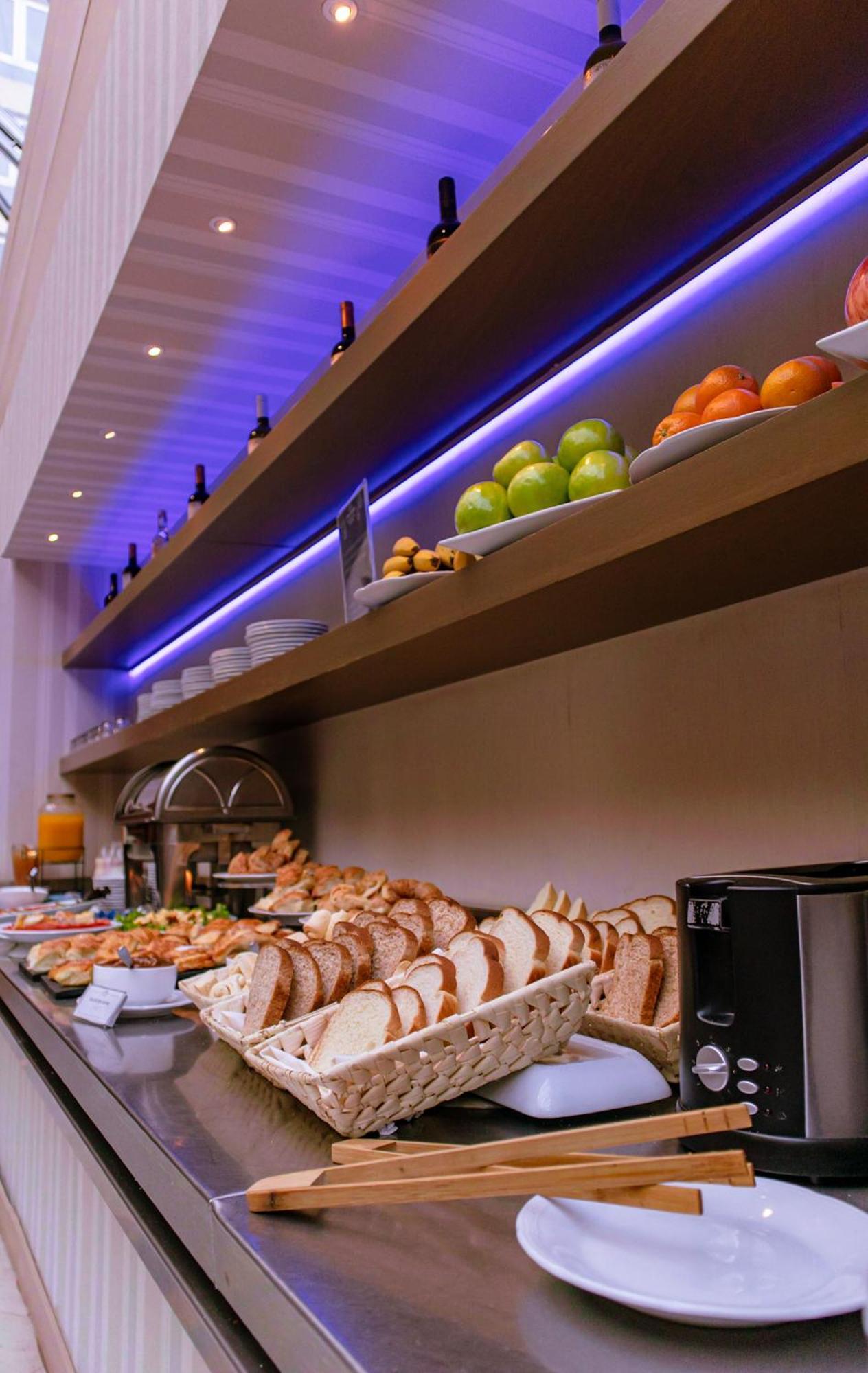Howard Johnson Plaza By Wyndham Florida Street Hotel 4*