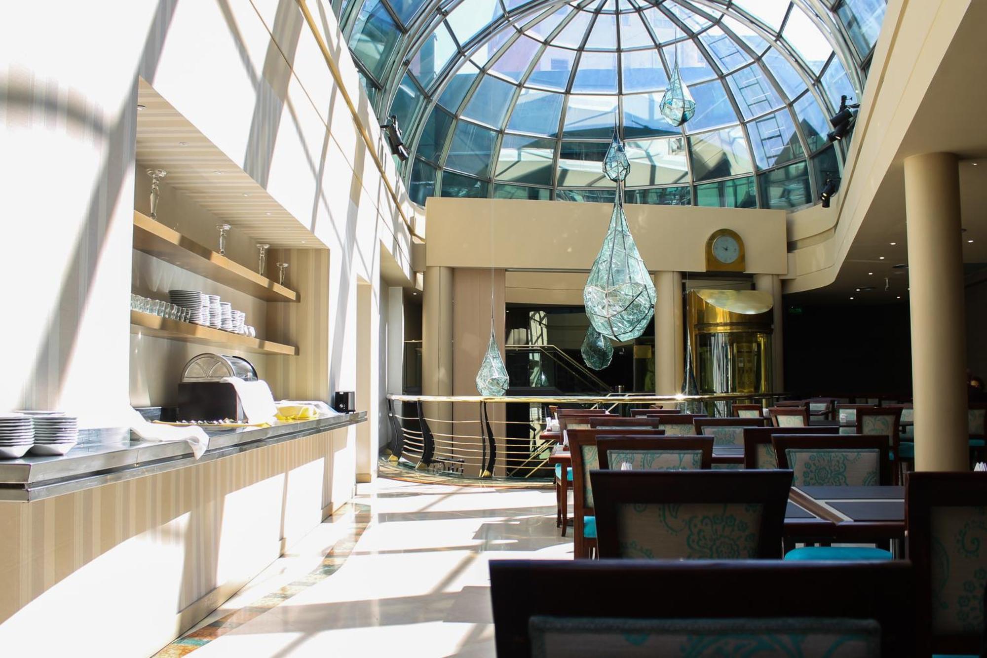 Howard Johnson Plaza By Wyndham Florida Street Hotel