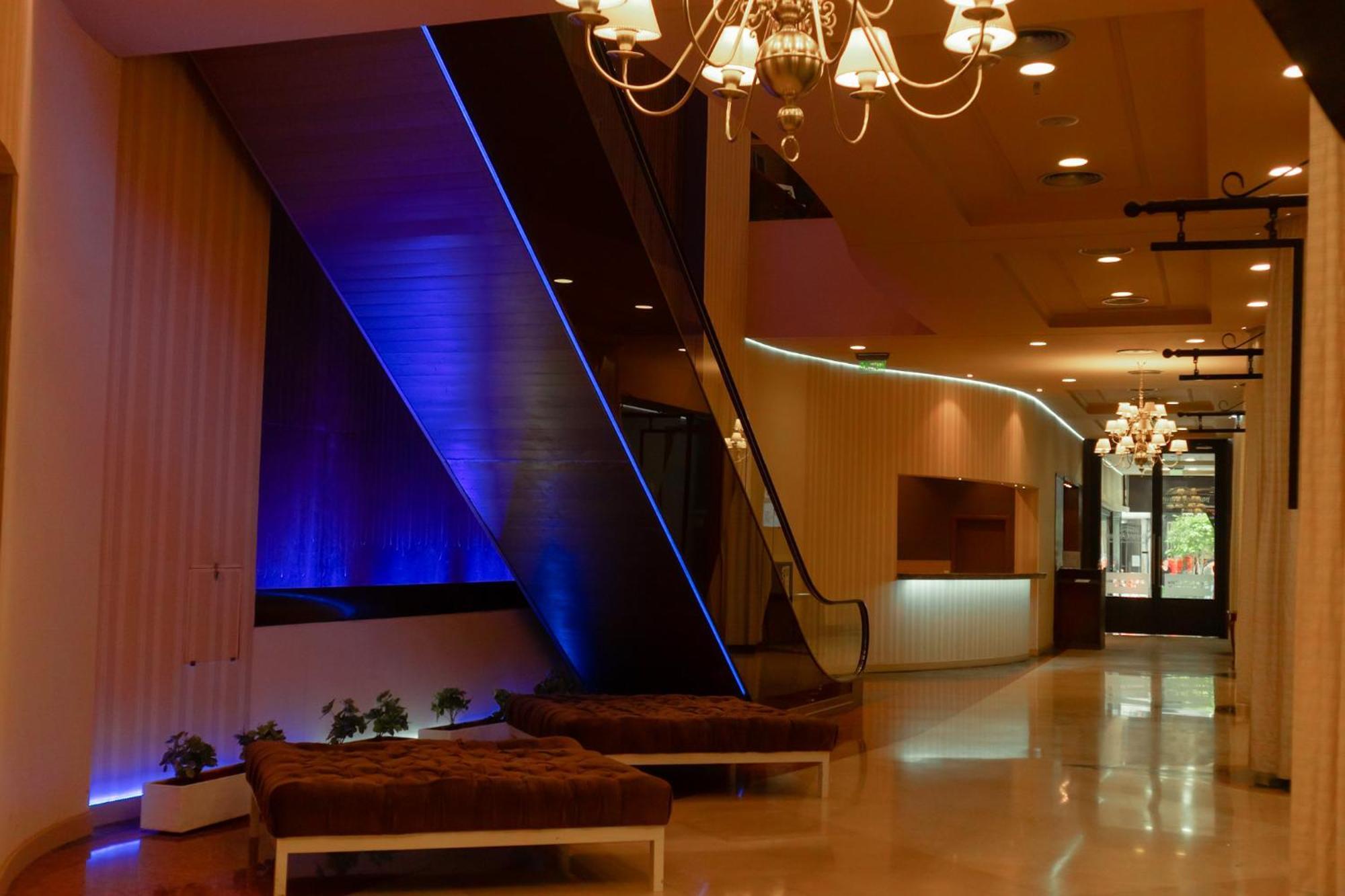 Hotel Howard Johnson Plaza By Wyndham Florida Street 4*