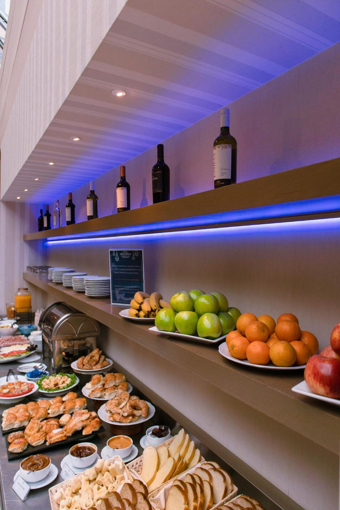 Howard Johnson Plaza By Wyndham Florida Street Hotel 4*