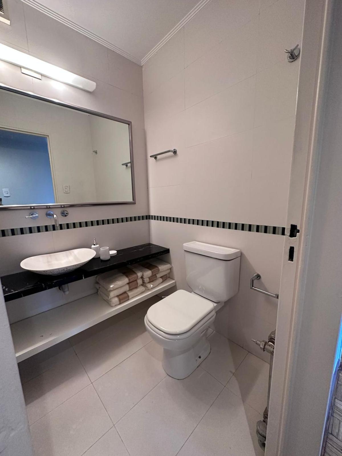Stylish 3 Bedroom Family Apt In Palermo