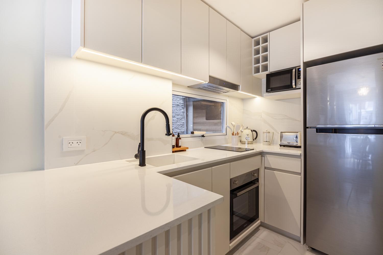 Apartment Prime In Palermo Location W/balcony. Work-stay Speed Internet Washer/dryer Unit