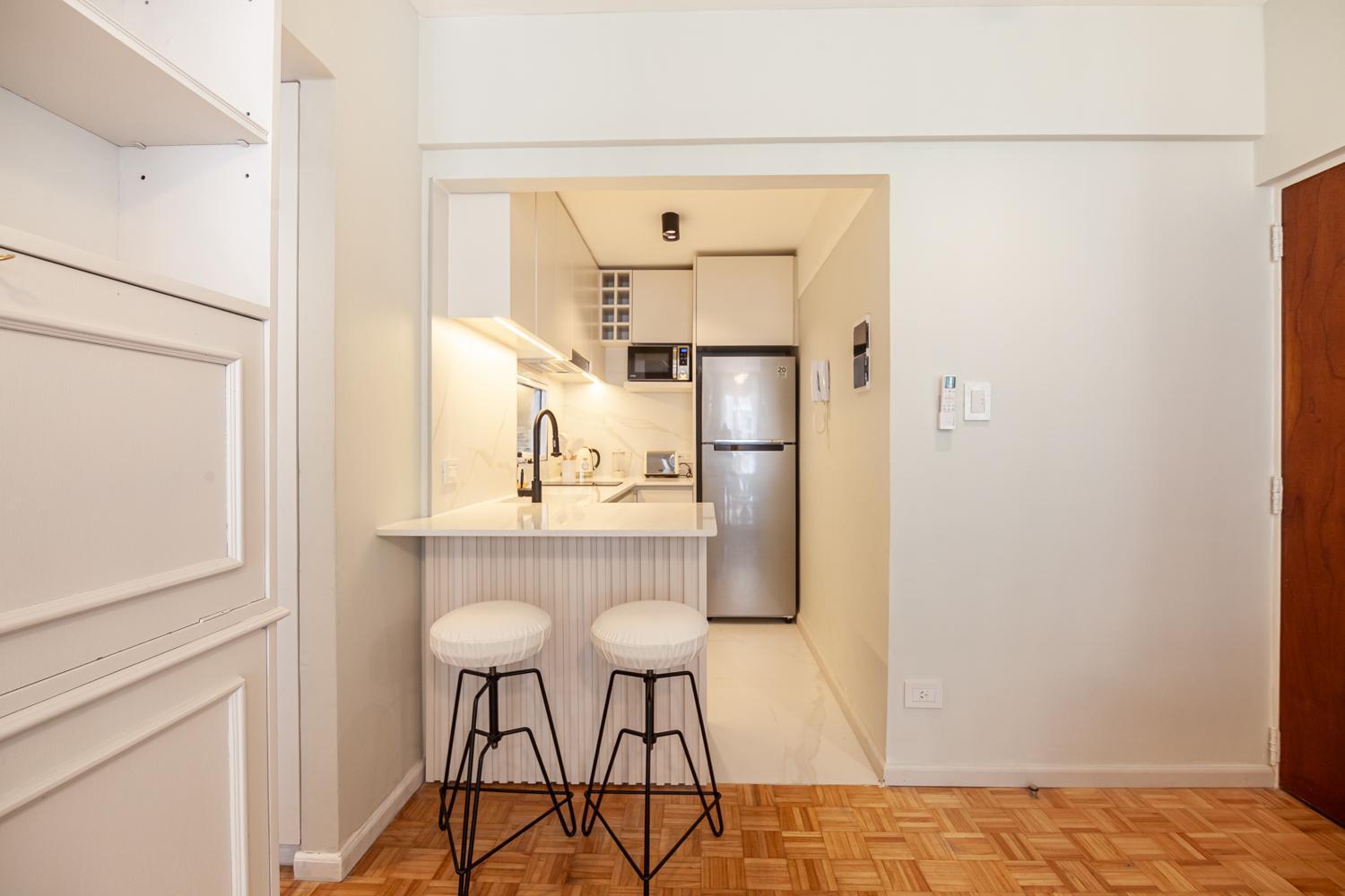 Apartment Prime In Palermo Location W/balcony. Work-stay Speed Internet Washer/dryer Unit