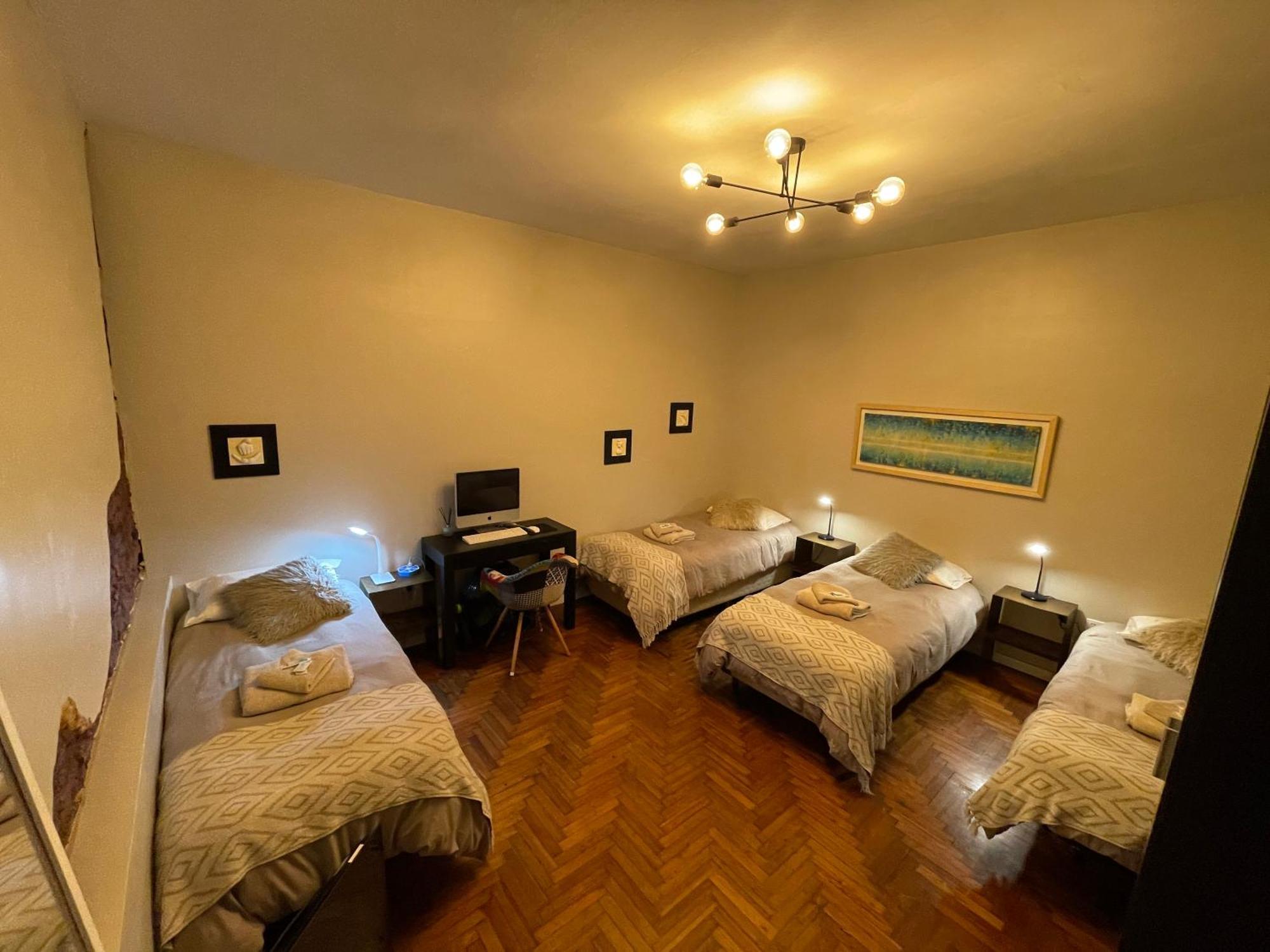 Ph Palermo Hollyhouse *