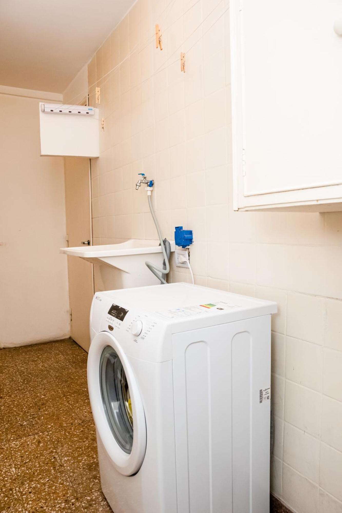 Private In A Huge Multicultural Homestay