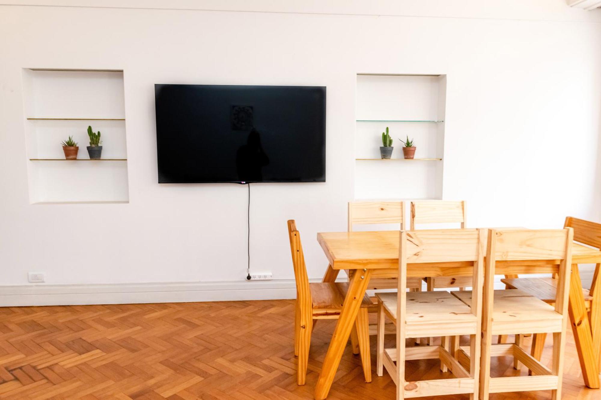 Homestay Private In A Huge Multicultural *