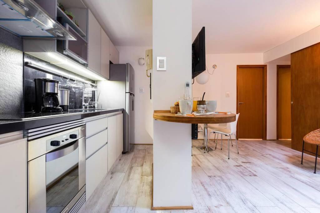 Heart Of Soho 2 Bedrooms With Patio *