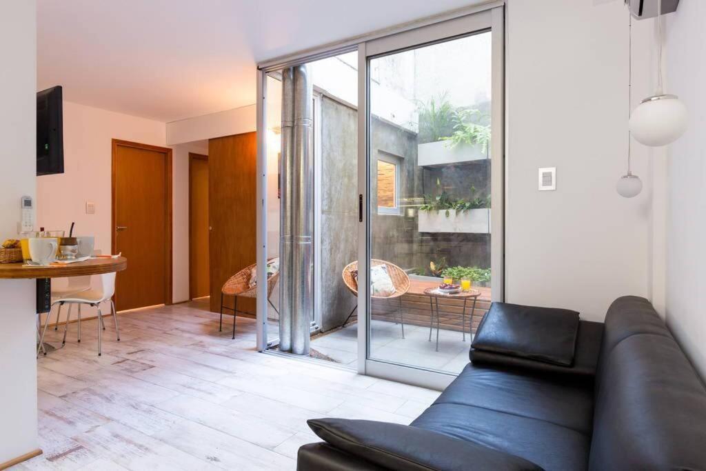 Heart Of Soho 2 Bedrooms With Patio