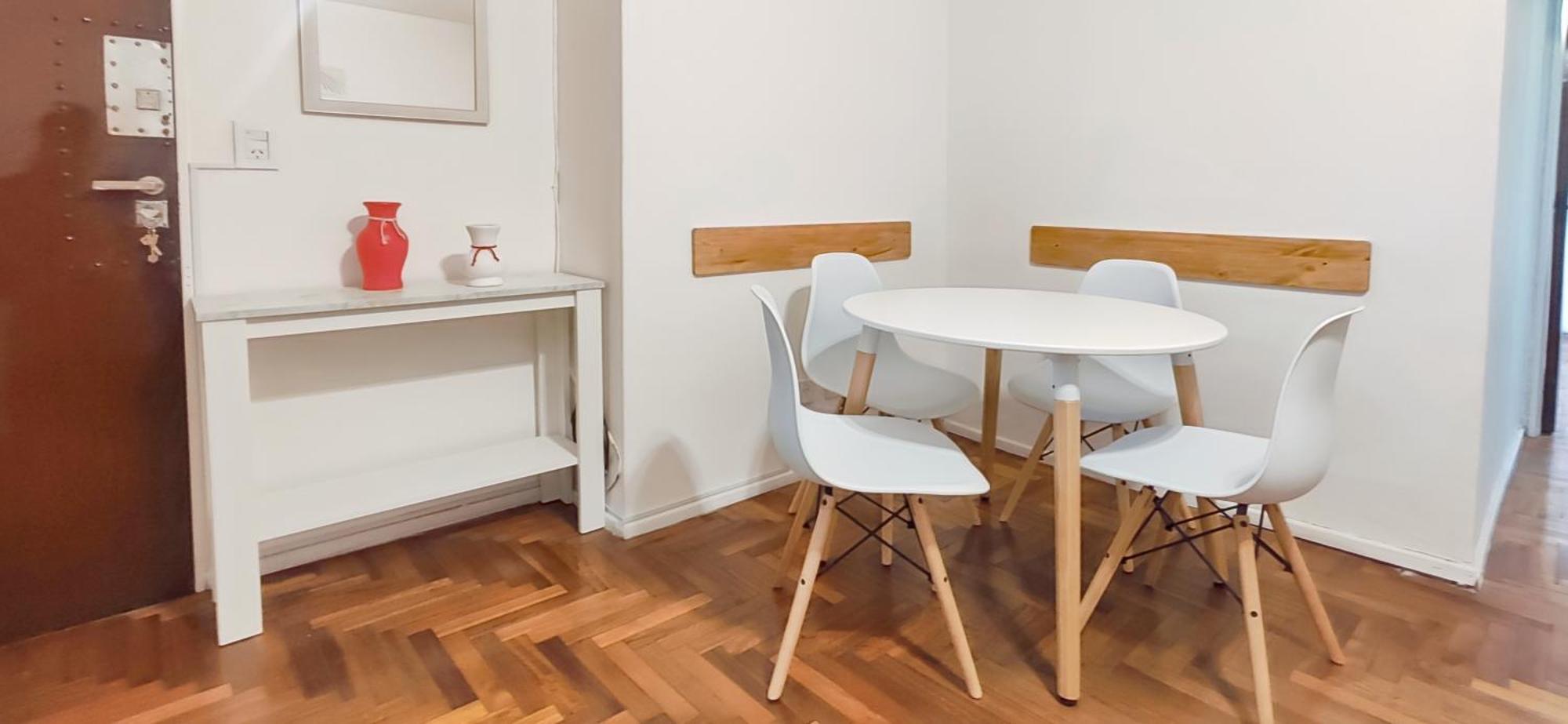 Charming In The Heart Of Unbeatable Comfort And Location Apartment *