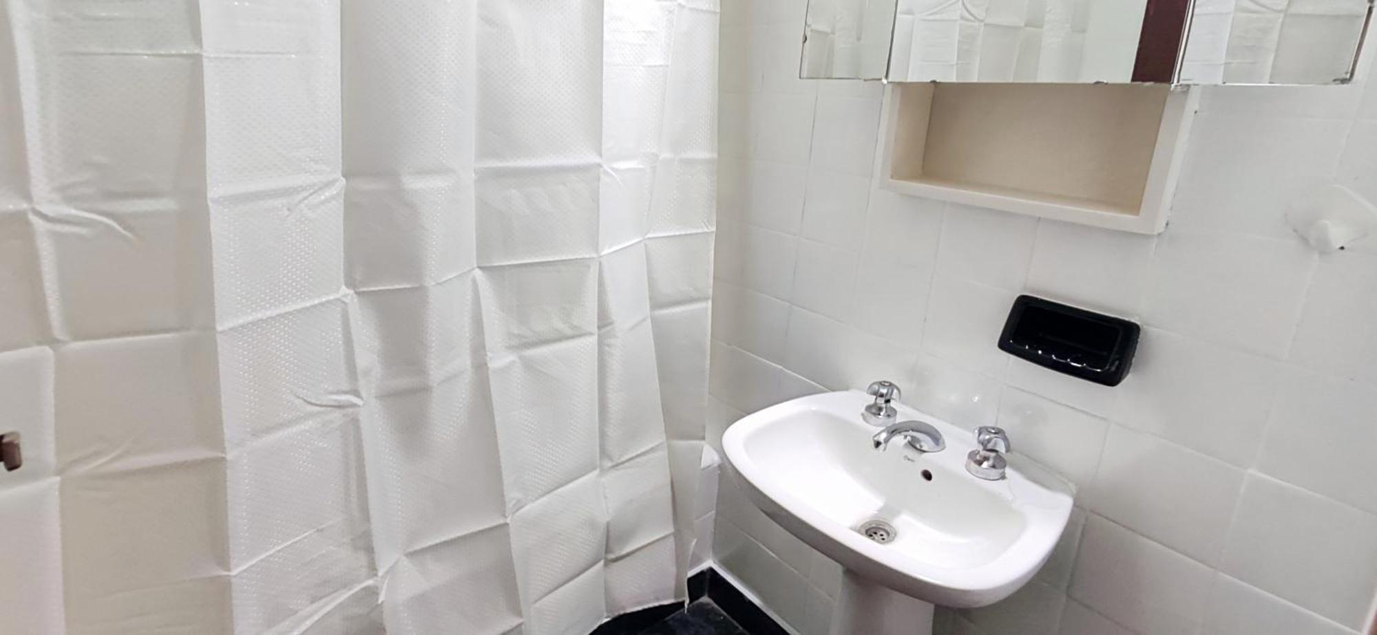 Charming In The Heart Of Unbeatable Comfort And Location Apartment