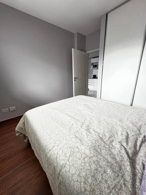 Hermoso Departamento Cerca Del Metro Y Del Hospital Garraham Apartment Buenos Aires