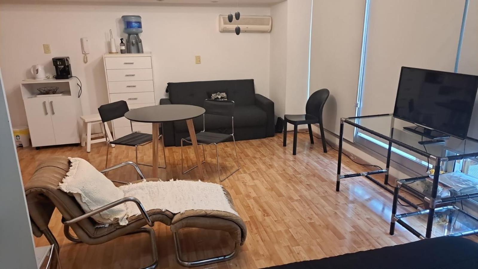 Amplio Ambiente Y Medio Luminoso C Pileta En El Edificio 4 Personas Con Cama Doble Y Un Sillon Cama Tambien Doble Buenos Aires