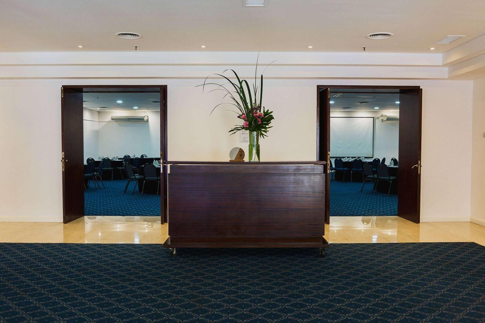 Hotel Dazzler By Wyndham San Martin Buenos Aires