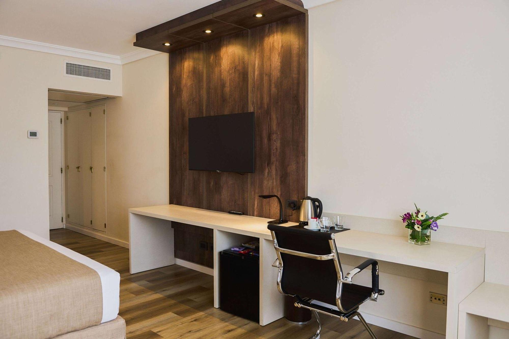 Dazzler By Wyndham San Martin Hotel 4*