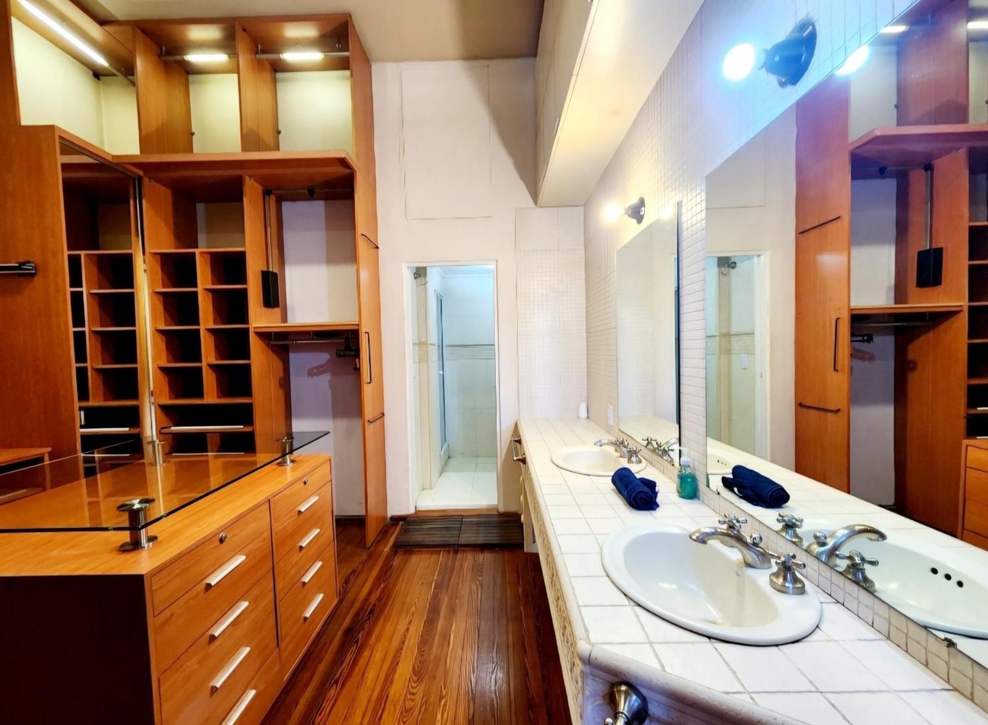 Сasa de vacaciones Santelmo Casona Unica 4pisos Full Terraza Piscina Quincho Parrilla Ascensor 2jacuzzis Sauna 7dorm 6banos