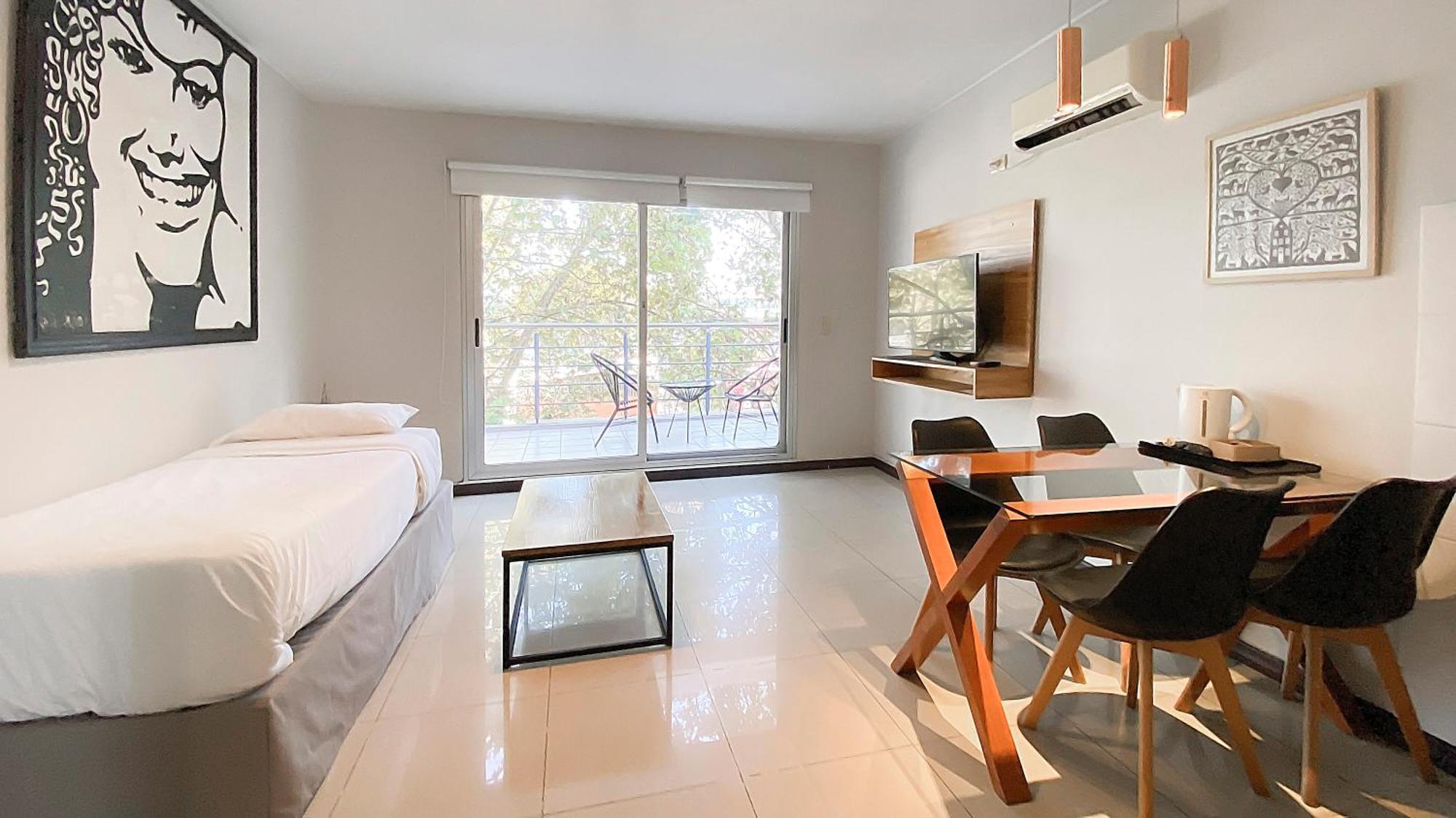 Feel Hotel 3*