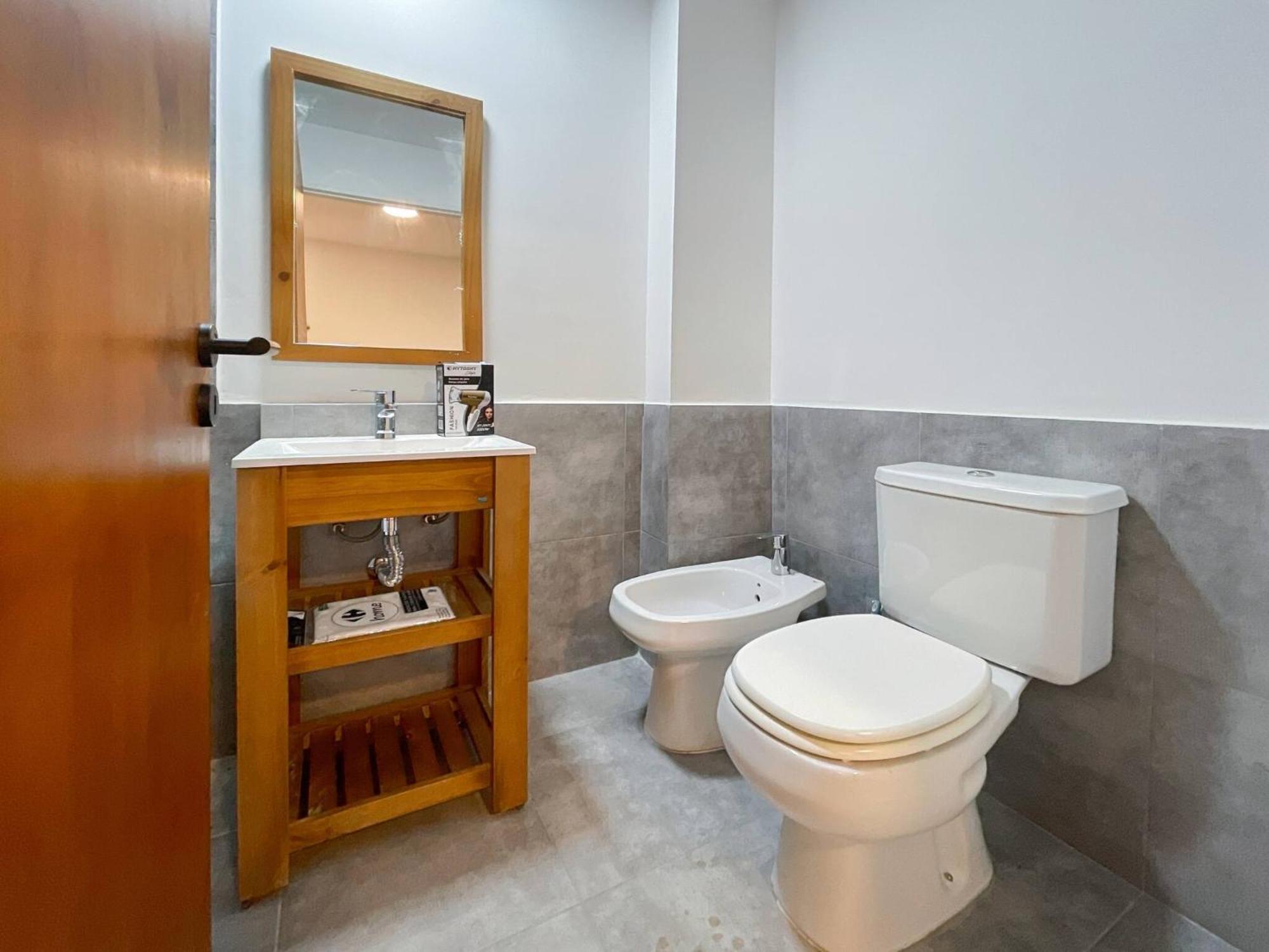 Modern Almagro For 4 Guests With Balcony And Full Amenities