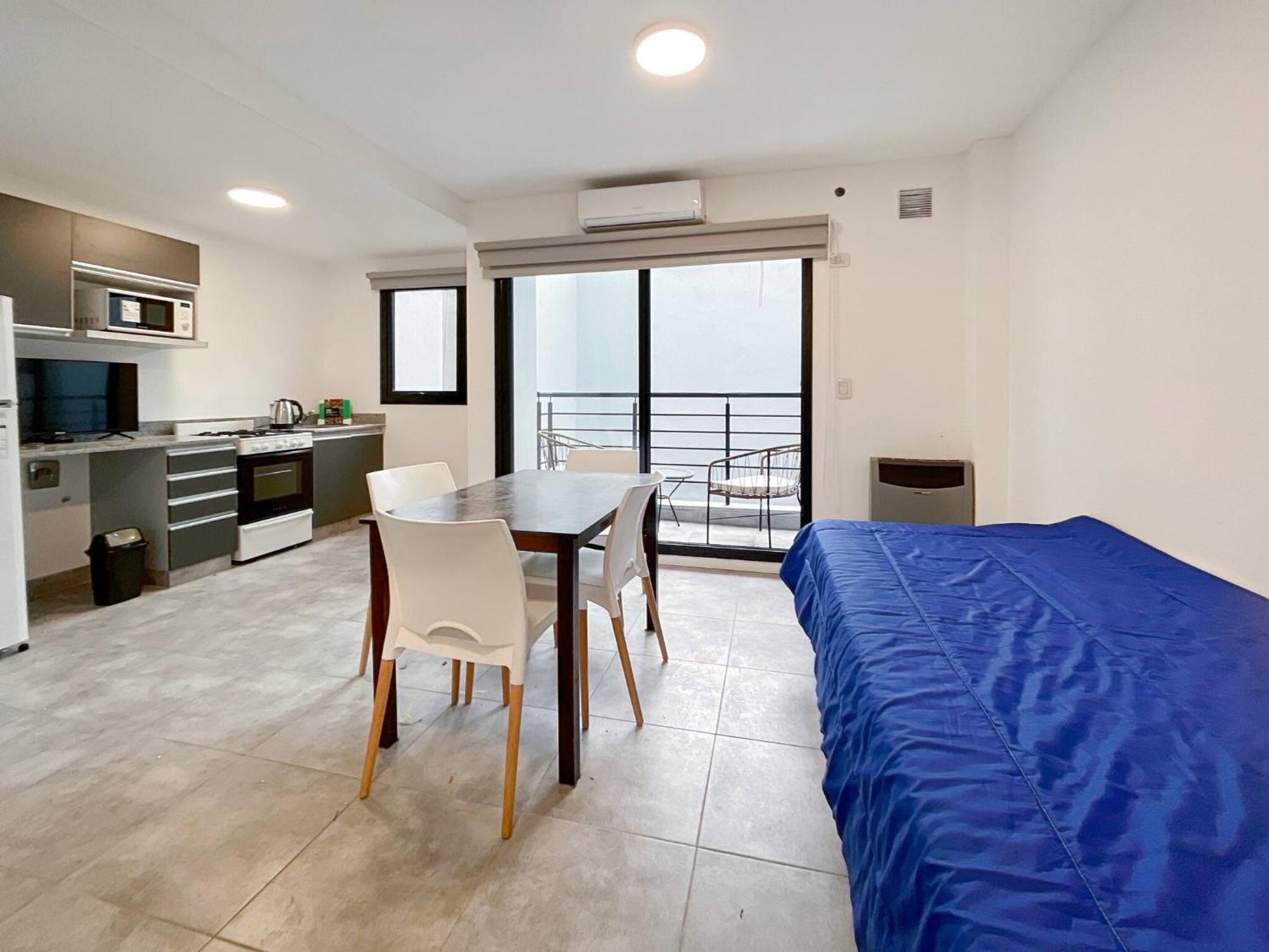Modern Almagro For 4 Guests With Balcony And Full Amenities