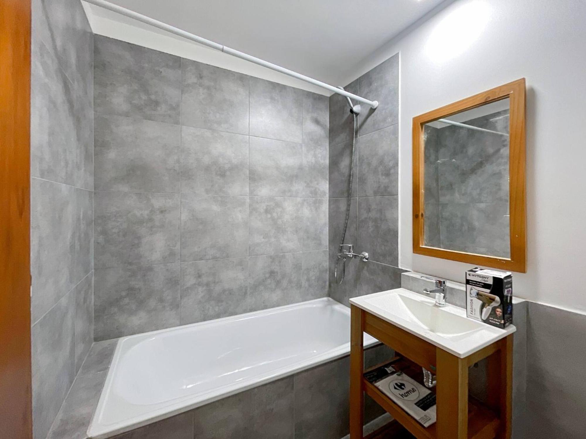 Modern Almagro For 4 Guests With Balcony And Full Amenities Apartment *