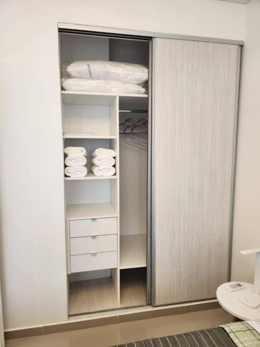Apartamento Comodo Con Piscina, Gym, Laundry, Y Seguridad 24hs 40 M2 *