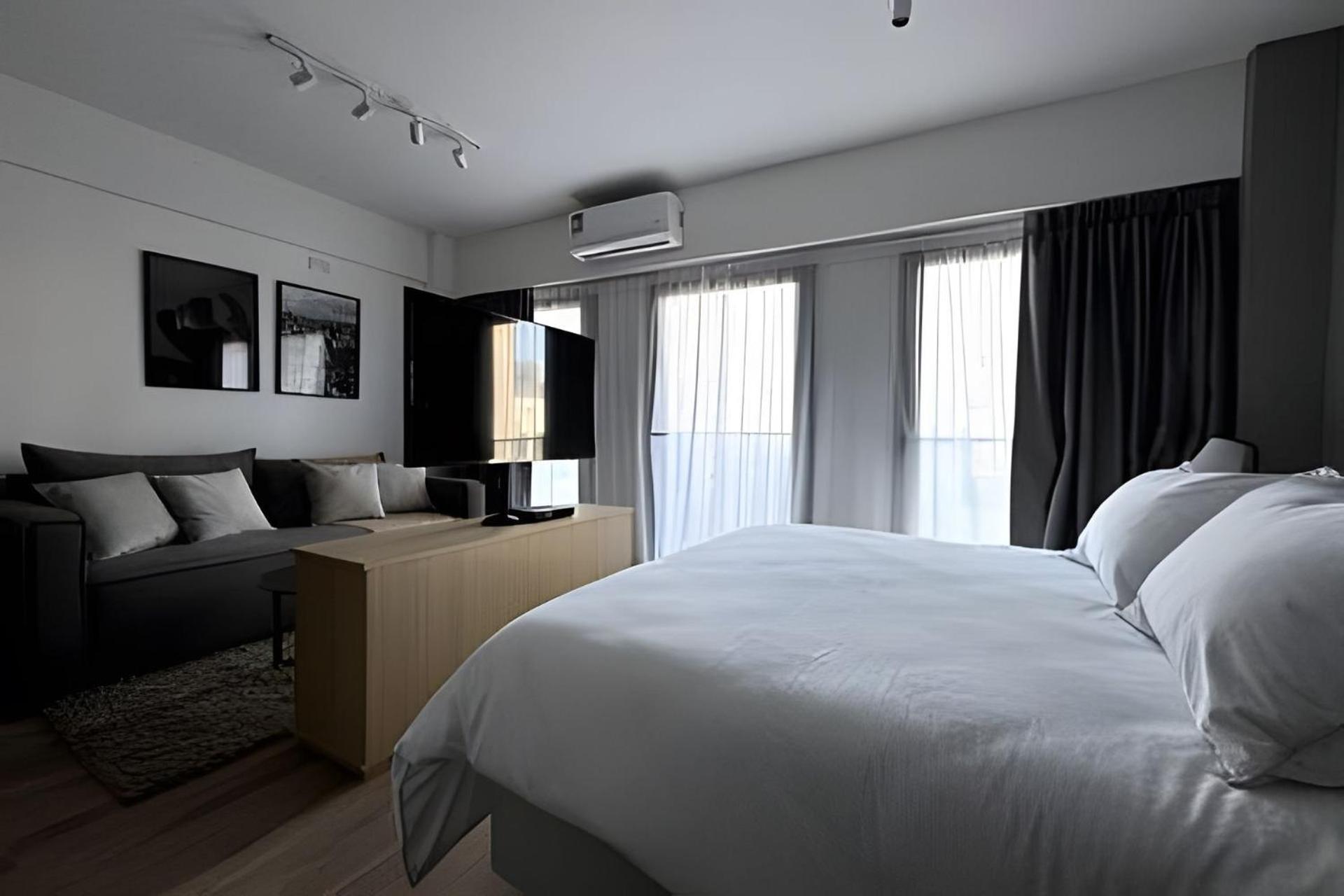 Enjoy Vallanhost @ Esmeralda Apartment