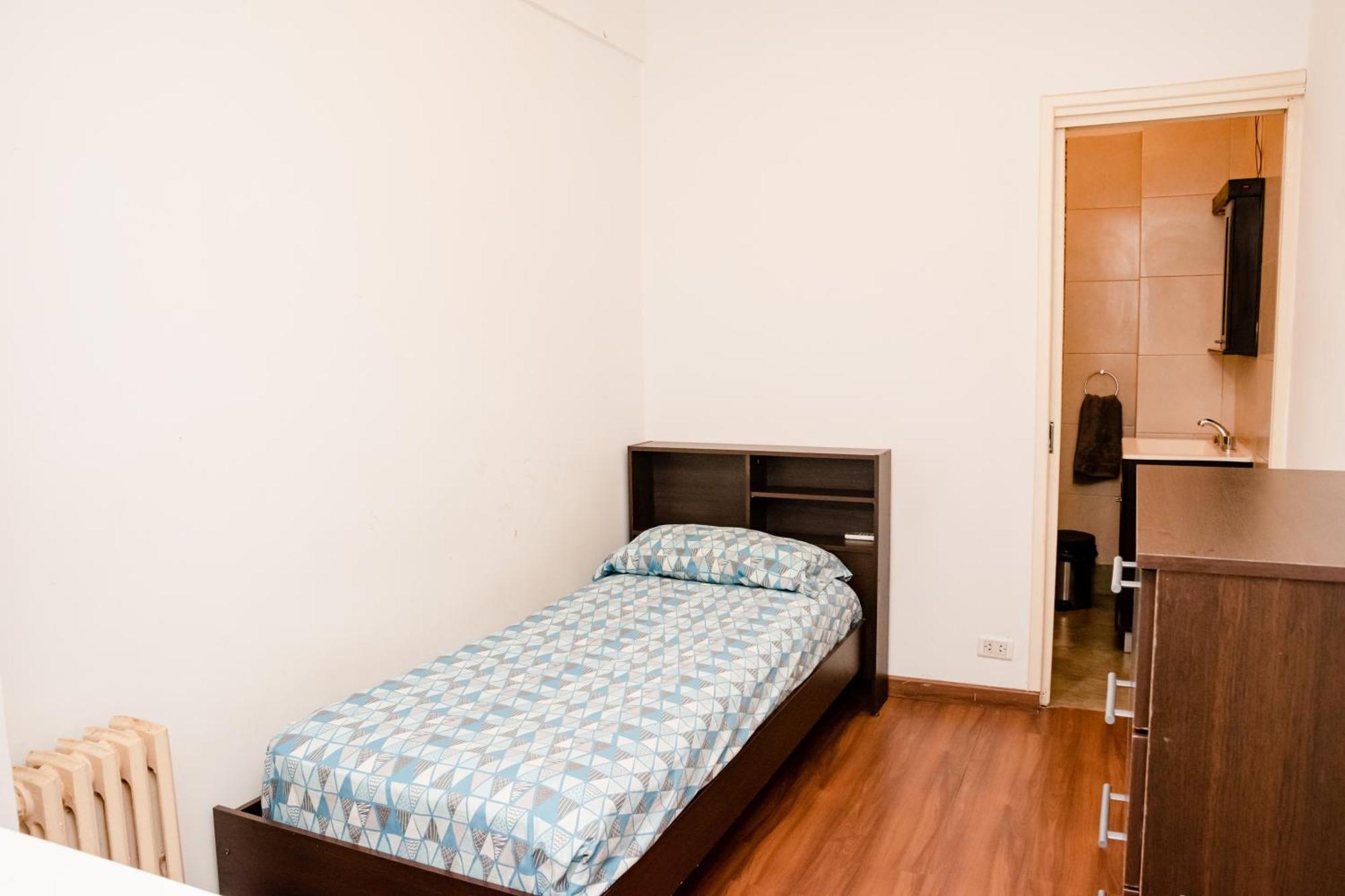 Private In A Huge Multicultural Homestay