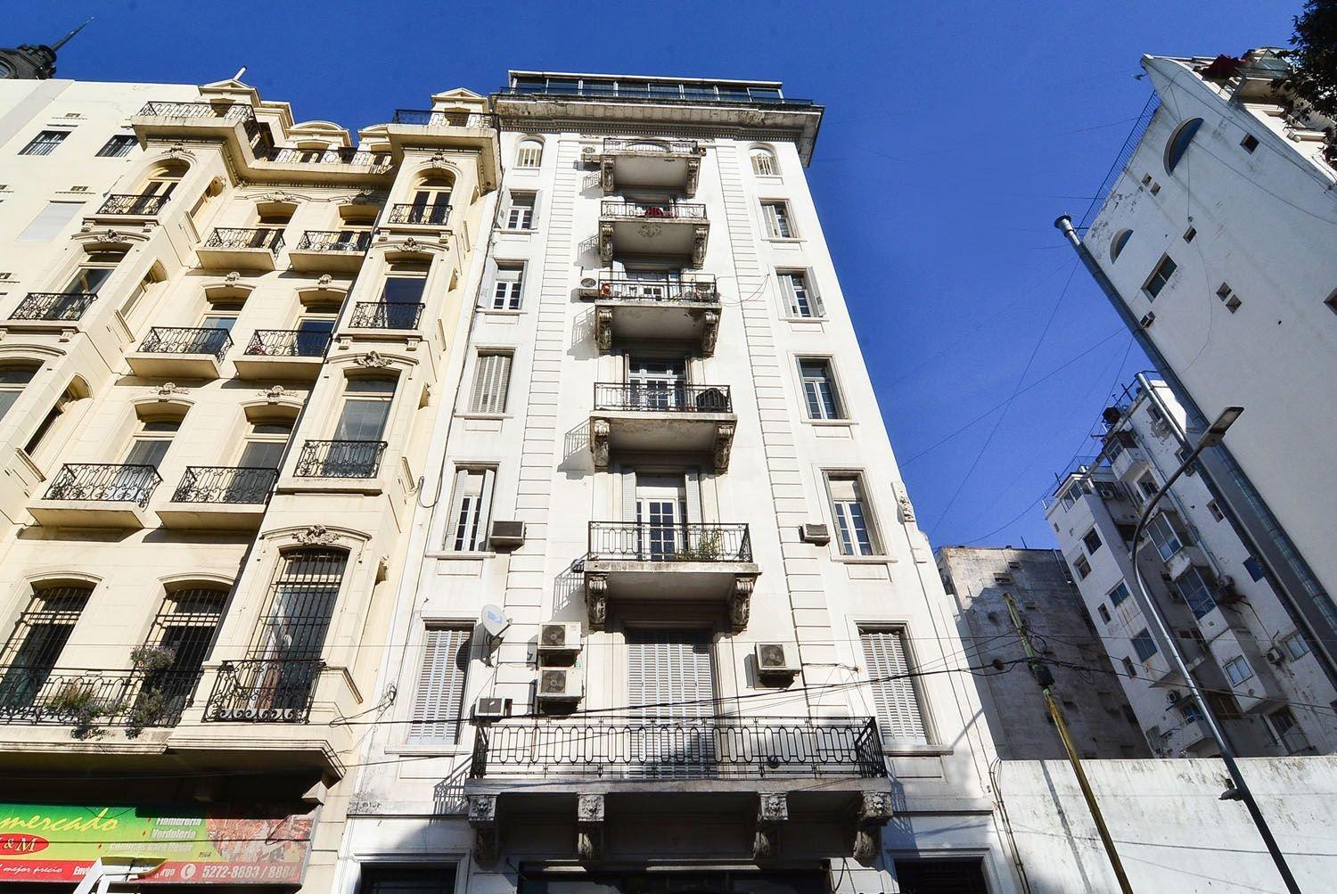 Enjoy Vallanhost @ Lavalle - 63 * Buenos Aires